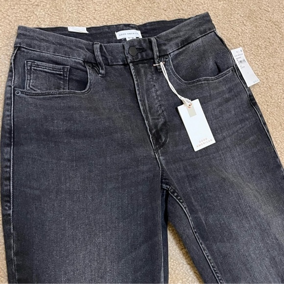 Good American good Ivón high waisted crop straight leg jeans in back - Picture 6 of 13